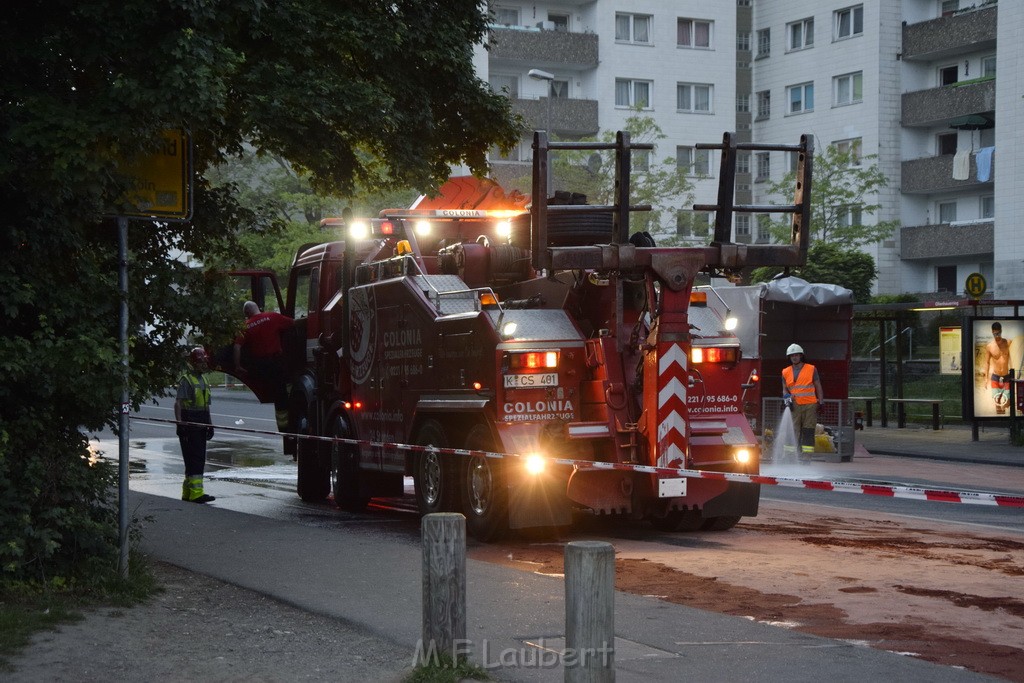 TLF 4 umgestuerzt Koeln Bocklemuend Ollenhauer Ring Militaerringstr P186.JPG - Miklos Laubert